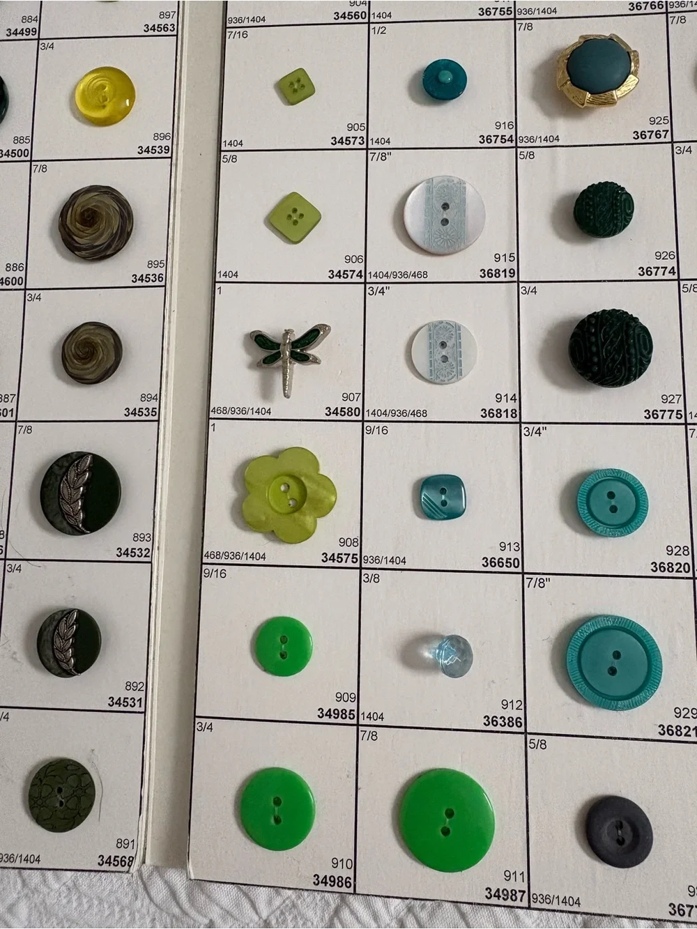 Vintage button collection salesman sample card 120 different buttons blue green